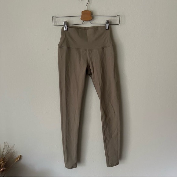 ALO Yoga ~ Limited Edition Stitching Leggings in Tan XS - Picture 3 of 10